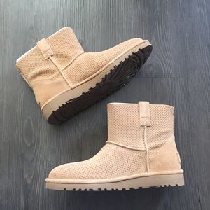 UGG Women’s Unlined Classic Mini
